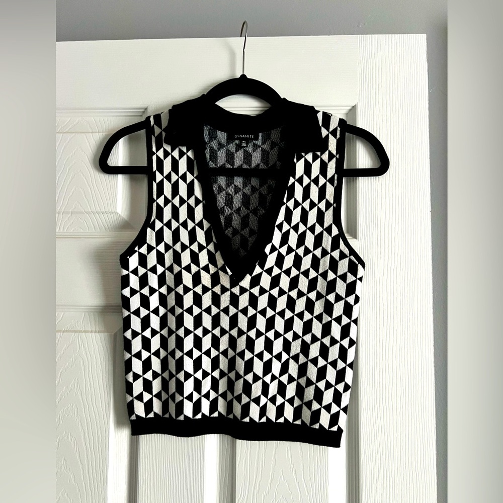 Dynamite Black and White Patterned Knit Vest